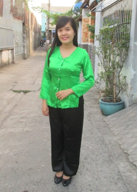 Bà ba nữ phi bóng màu xanh lá
