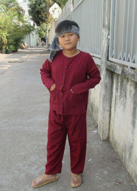 Bà ba trẻ em màu đỏ đô