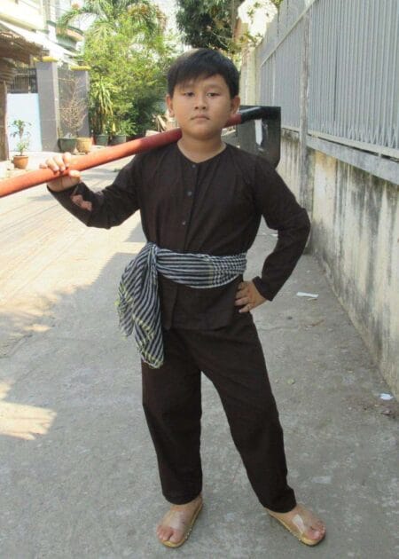Bà ba trẻ em màu nâu