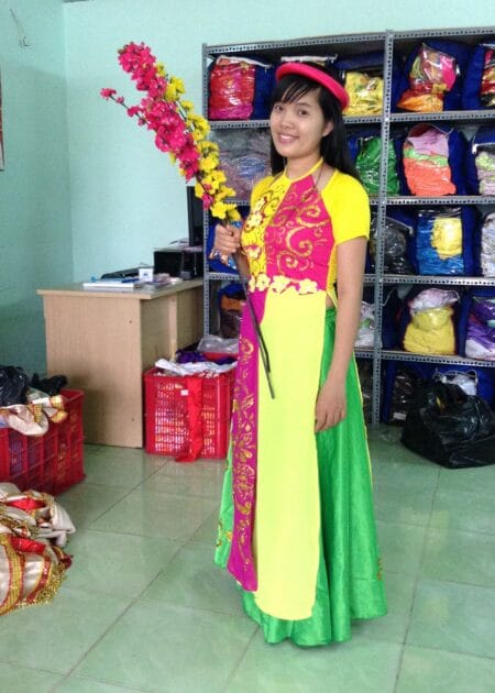 Đầm múa 4 tà hoa dán màu vàng - hồng