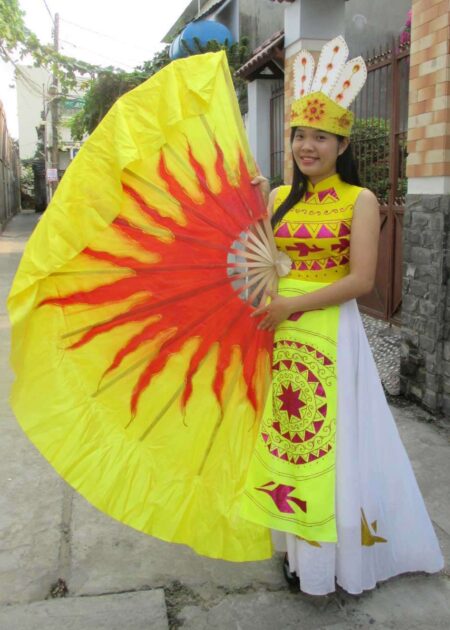 Đầm múa Âu Lạc vàng váy trắng