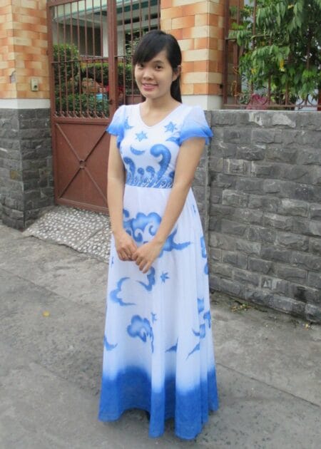 Đầm múa biển đảo mây sóng