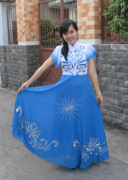 Đầm múa biển đảo thân trắng váy xanh