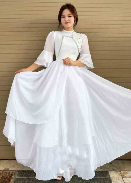 Đầm múa hát trắng tinh khôi cổ trụ tay loe đính cườm nổi