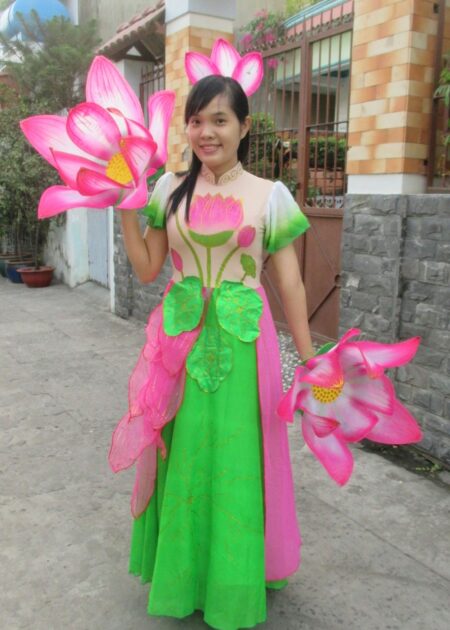 Đầm múa sen da, tà cánh sen xếp