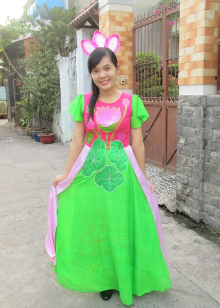 Đầm múa sen nổi, tay cánh tiên