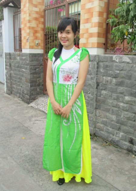 Đầm múa tà xanh lá, trắng đính cườm