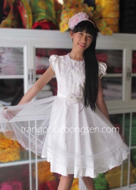 Đầm trắng voan trẻ em