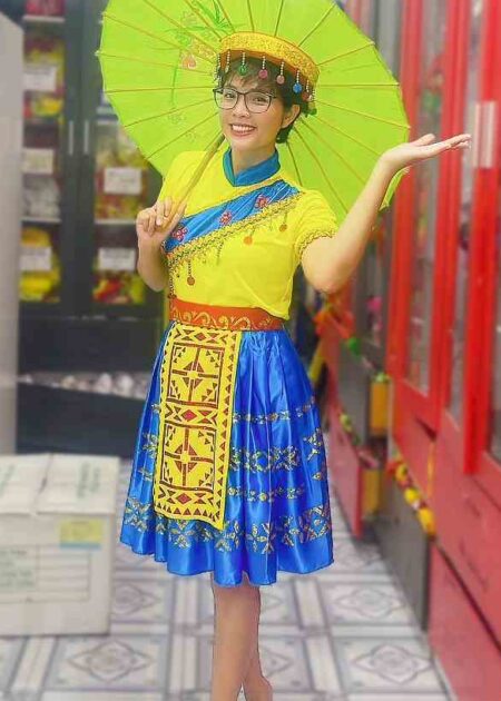 Dân tộc H'Mông / Mèo vàng phối xanh biển