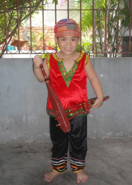 Dân tộc Mèo mầm non nam nhung đỏ