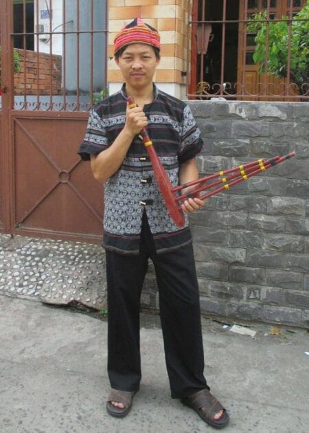 Dân tộc Mèo nam trắng đen