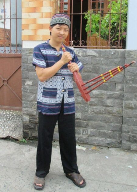 Dân tộc Mèo nam trắng xanh