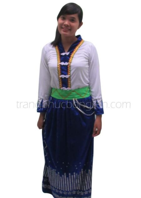 Đồ dân tộc Thái áo thun trắng, váy nhung xanh in phun kim tuyến