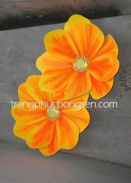 Hoa xốp nhỏ màu vàng