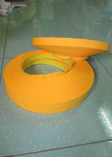 Khăn đóng nữ màu vàng
