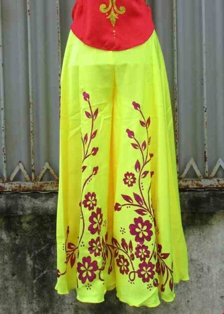 Quần múa ống loe màu vàng