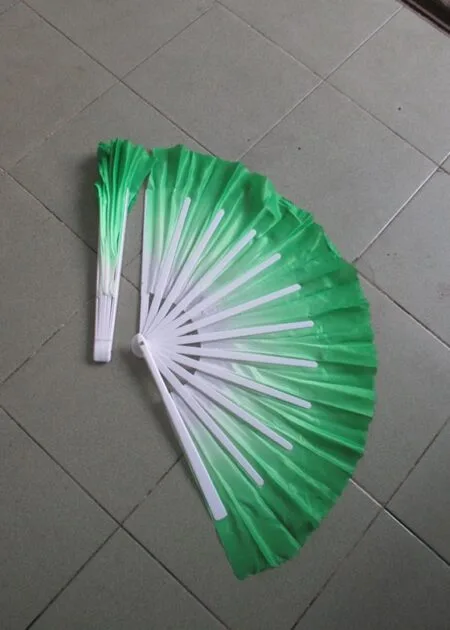 Quạt lụa nan nhựa xanh lá