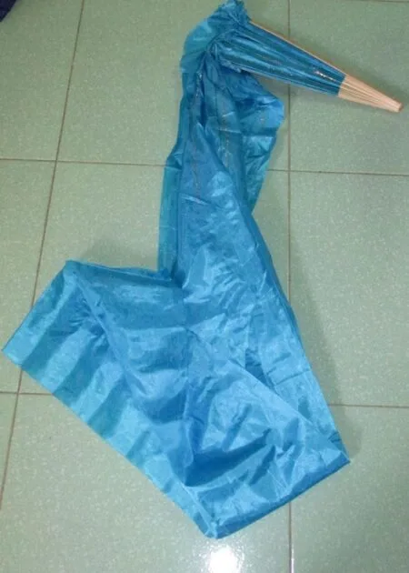 Quạt lụa xanh biển