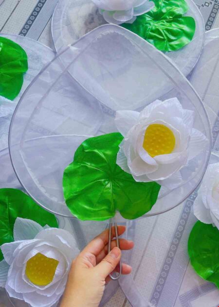 Quạt múa hoa sen trắng