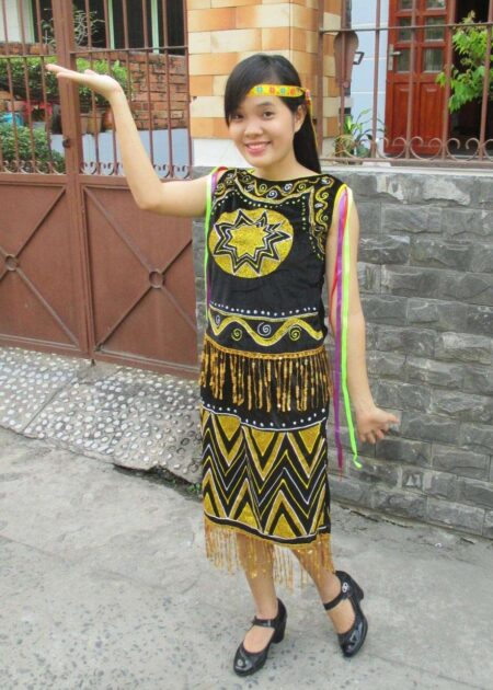 Tây Nguyên nữ - Áo sát nách váy nhung đen