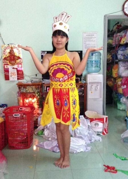 Trang phục Âu Lạc nữ họa tiết kim tuyến, đai nhiều tà