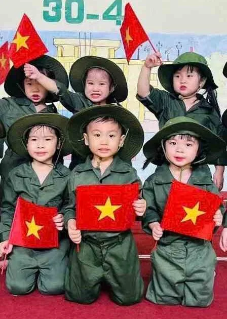 Trang phục bộ đội trẻ em