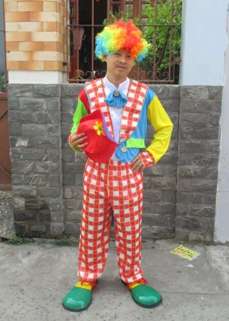 Trang phục chú hề ca rô đỏ trắng