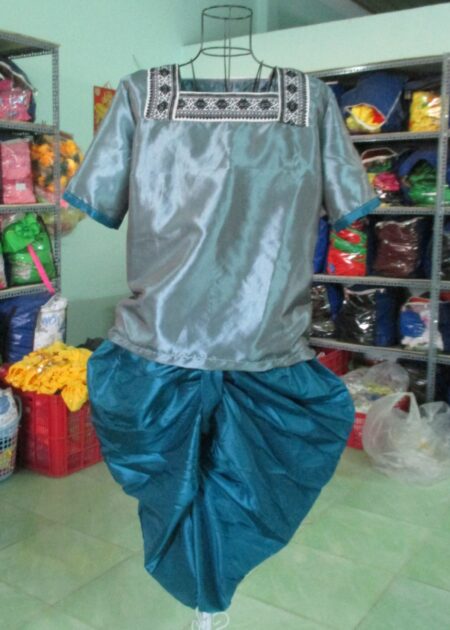 Trang phục dân tộc Khơ me (Khmer) nam áo xám quần xanh