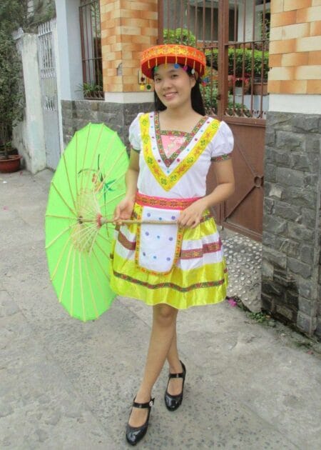 Trang phục dân tộc Mèo trắng - vàng