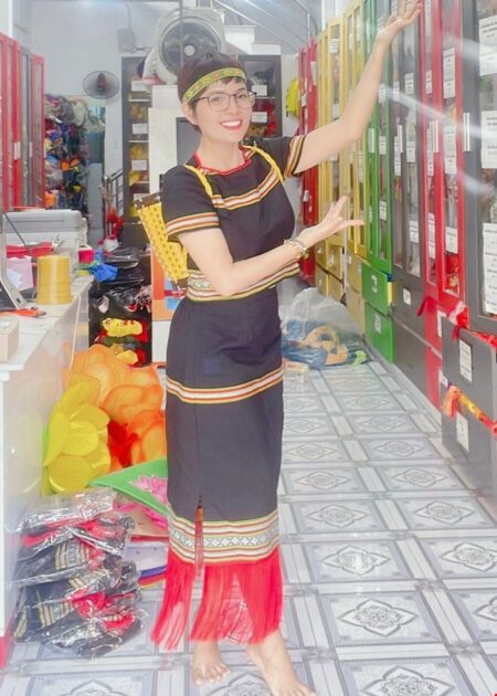 Trang phục dân tộc Tây Nguyên thổ cẩm dệt (nguyên bản)  màu đen