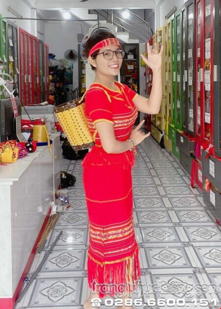 Trang phục dân tộc Tây Nguyên thổ cẩm dệt (nguyên bản) màu đỏ