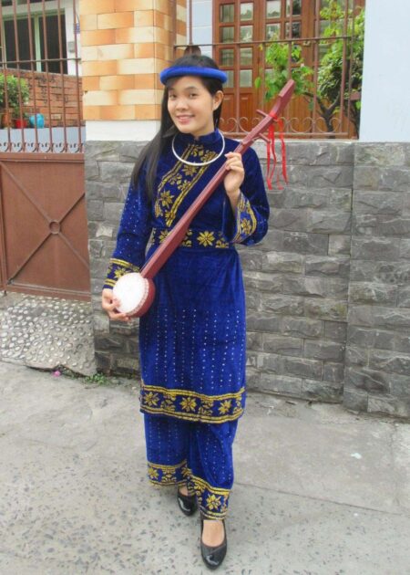 Trang phục dân tộc Tày nữ nhung xanh