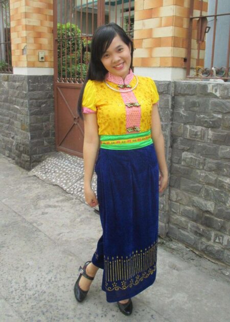 Trang phục dân tộc Thái áo kim sa vàng