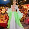 Trang phục hoá trang Hằng Nga