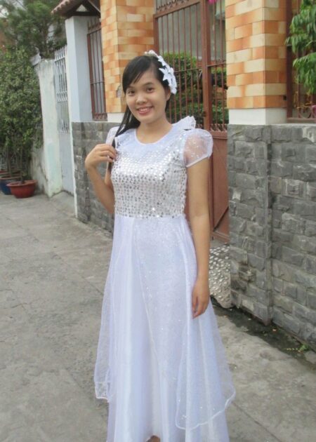 Trang phục Hằng Nga kim sa trắng bèo cổ