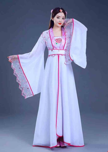 Trang phục Hằng Nga yếm hoa, voan trắng viền hồng