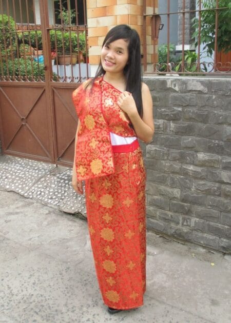 Trang phục Lào (màu đỏ)