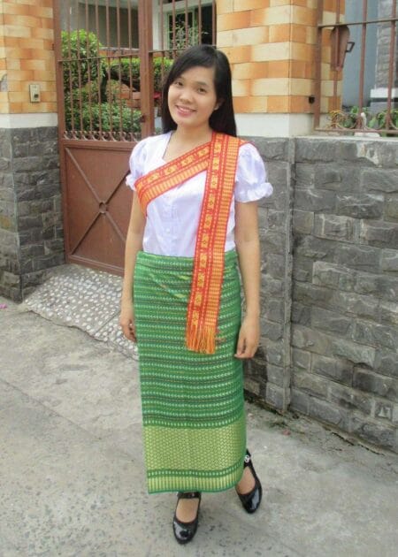 Trang phục Lào (màu xanh lá)