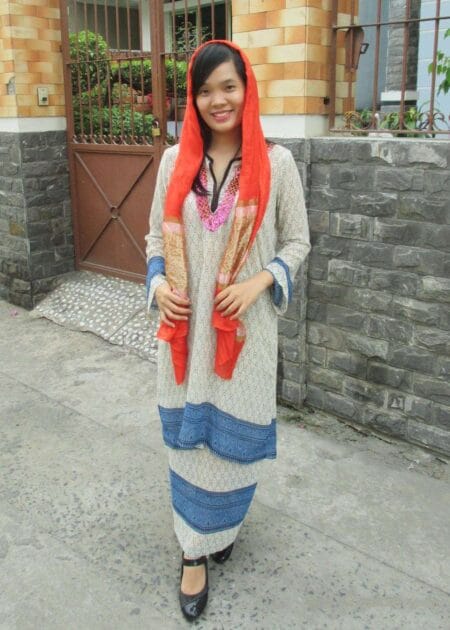 Trang phục Malaysia trắng xanh