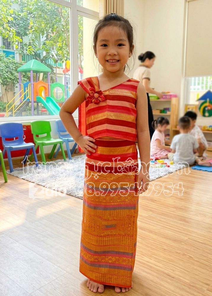 Trang phục Phasin Thái Lan mầm non gấm đỏ