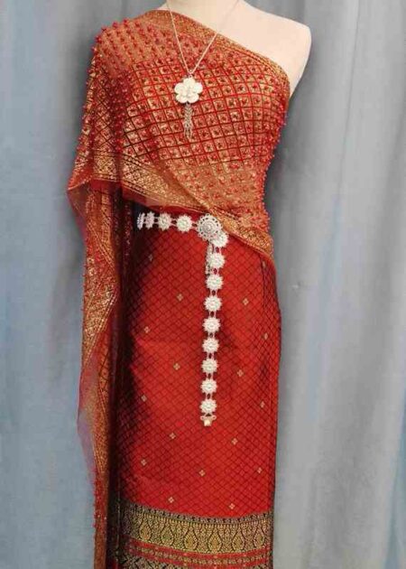 Trang phục truyền thống Thái Lan nữ màu đỏ