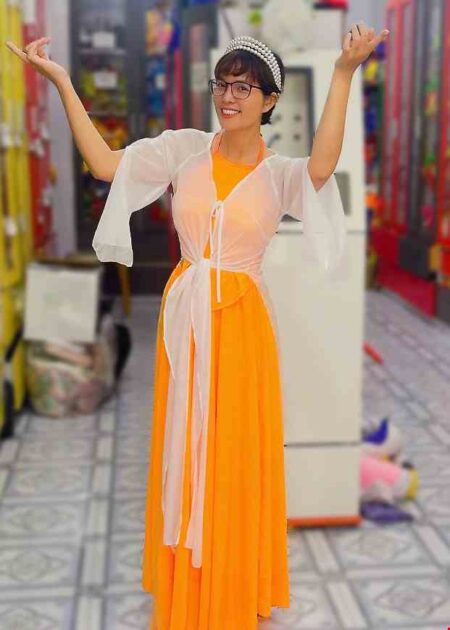 Trang phục tứ thân cam tơ