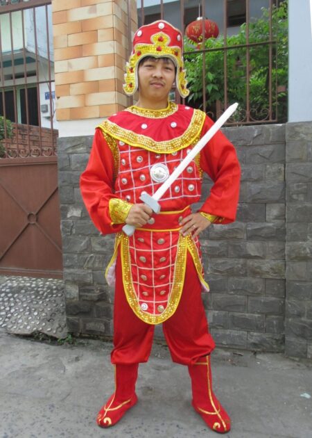 Trang phục tướng quân màu đỏ