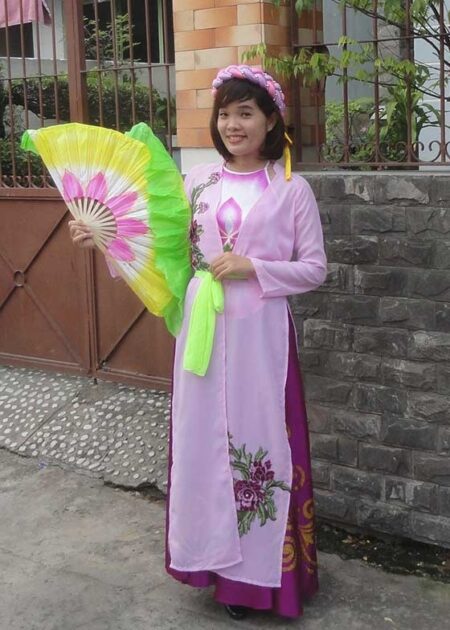 Tứ thân màu tím nhạt lá tà thêu hoa 3D