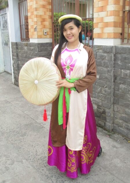 Tứ thân vải phi bóng màu nâu - kem