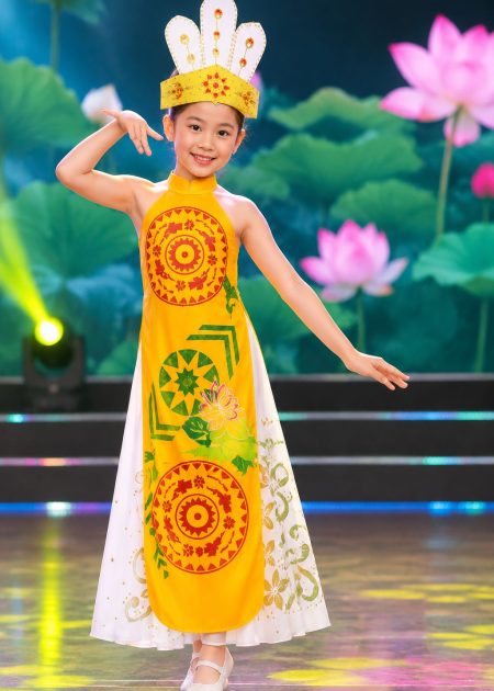 Áo dài Âu Lạc trẻ em nhung vàng