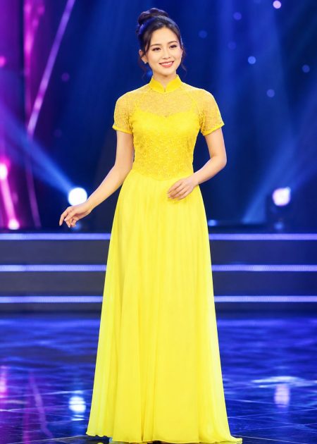 Áo dài ren vàng tà xòe