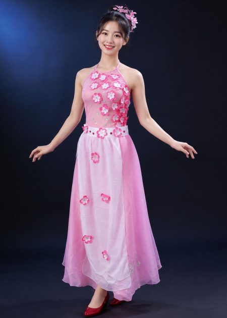Đầm hồng cổ yếm dán hoa