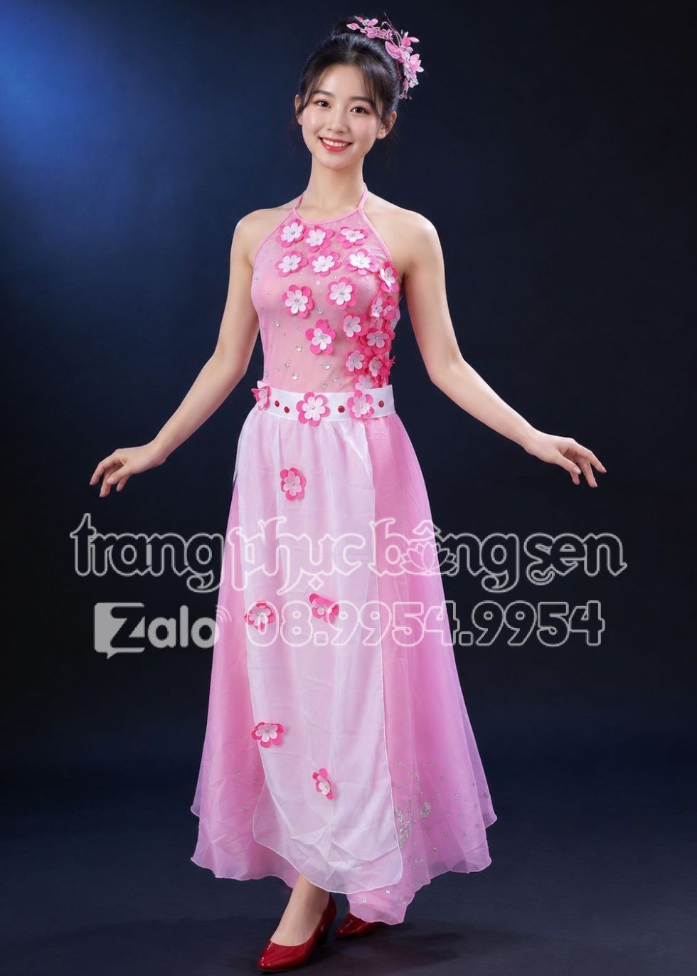 Đầm hồng cổ yếm dán hoa