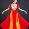 Đầm múa dài tông đỏ tay cánh tiên